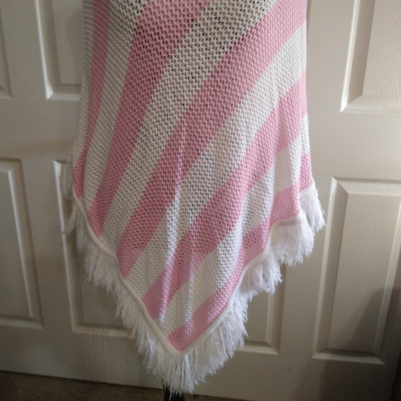 Cheslea fringed poncho pink & white osfm Boho Cottage Core Beachy - Picture 4 of 6